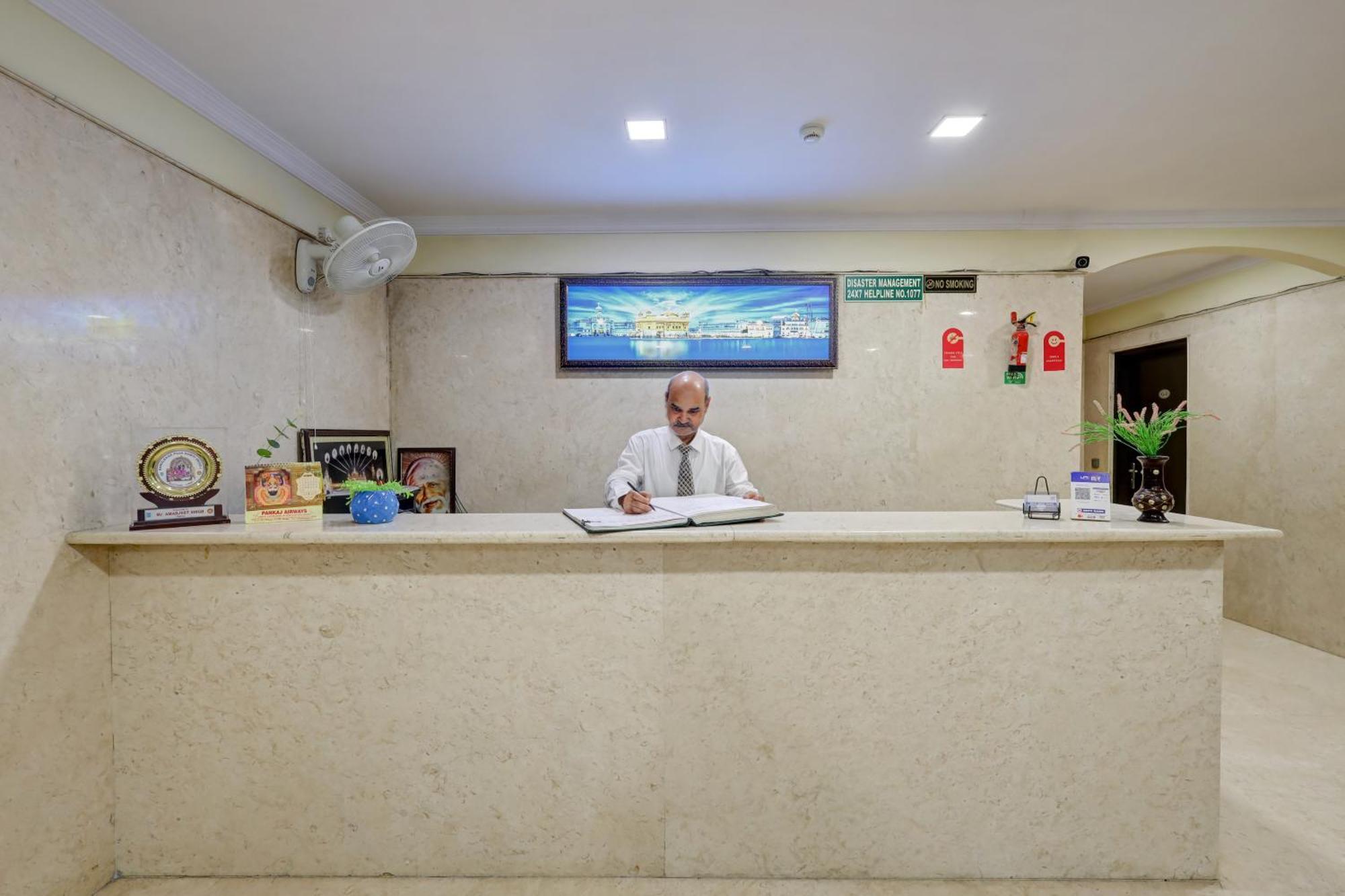 Hotel Singh Palace Делі Екстер'єр фото